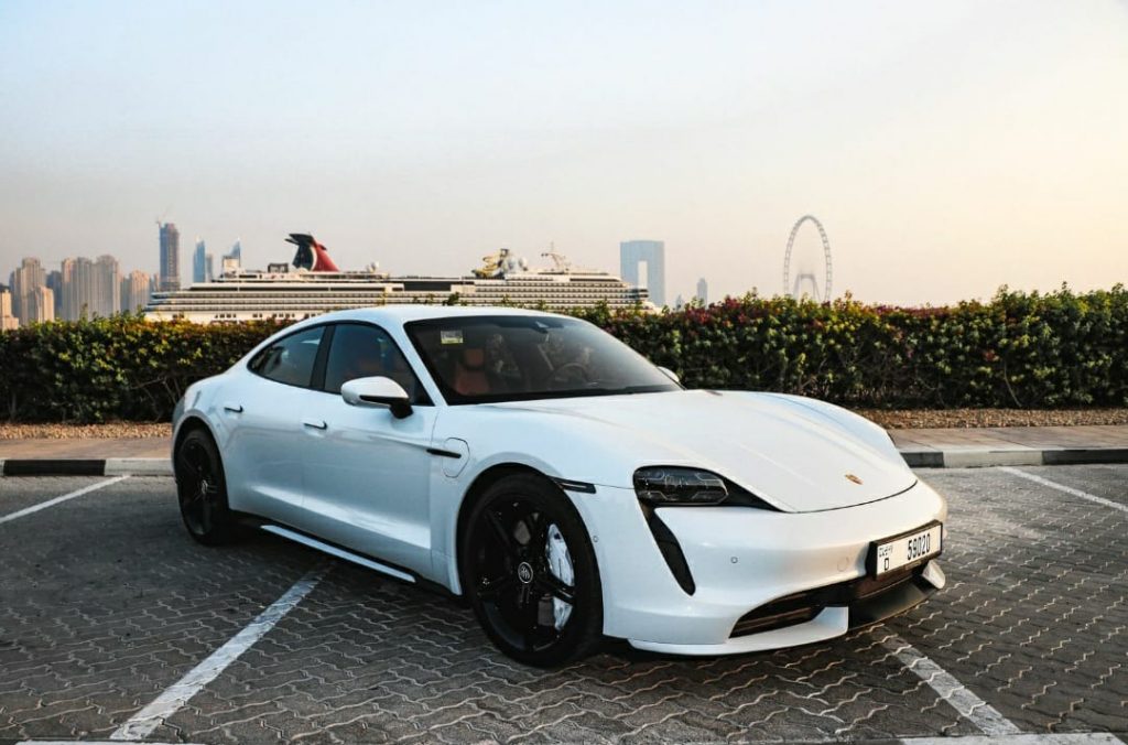 Porsche Taycan 2021 в Дубаи, ОАЭ