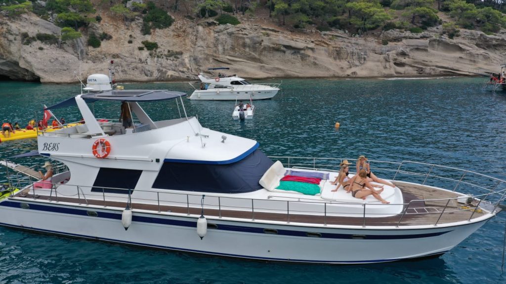 Яхта BEYS 07 в Анталии, Турция