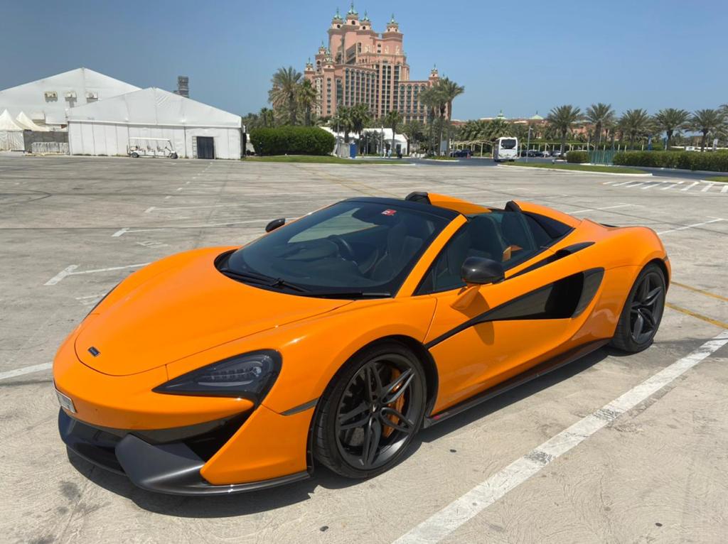 McLaren 570S Orange в Дубаи, ОАЭ