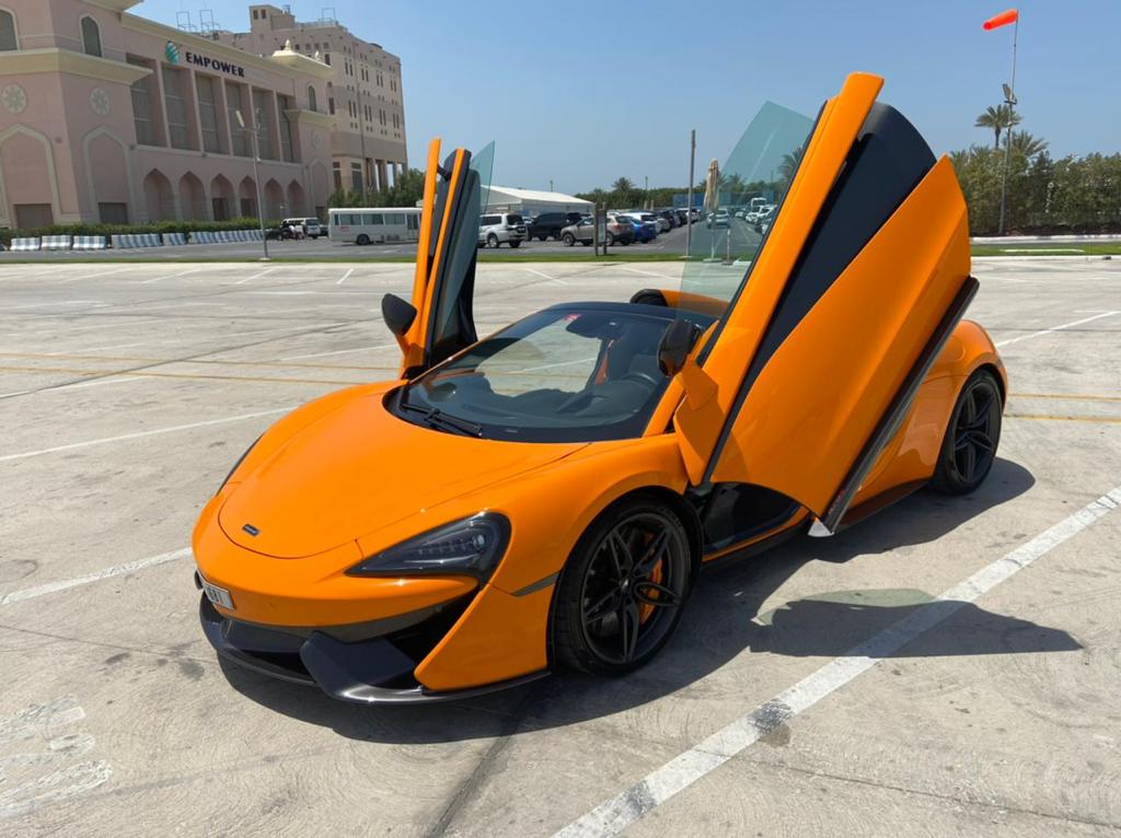 McLaren 570S Orange в Дубаи, ОАЭ
