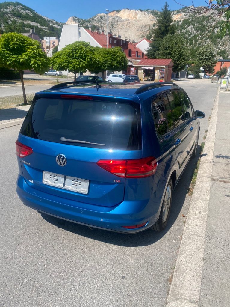Volkswagen Touran 2014-2017 год или аналог в Черногории