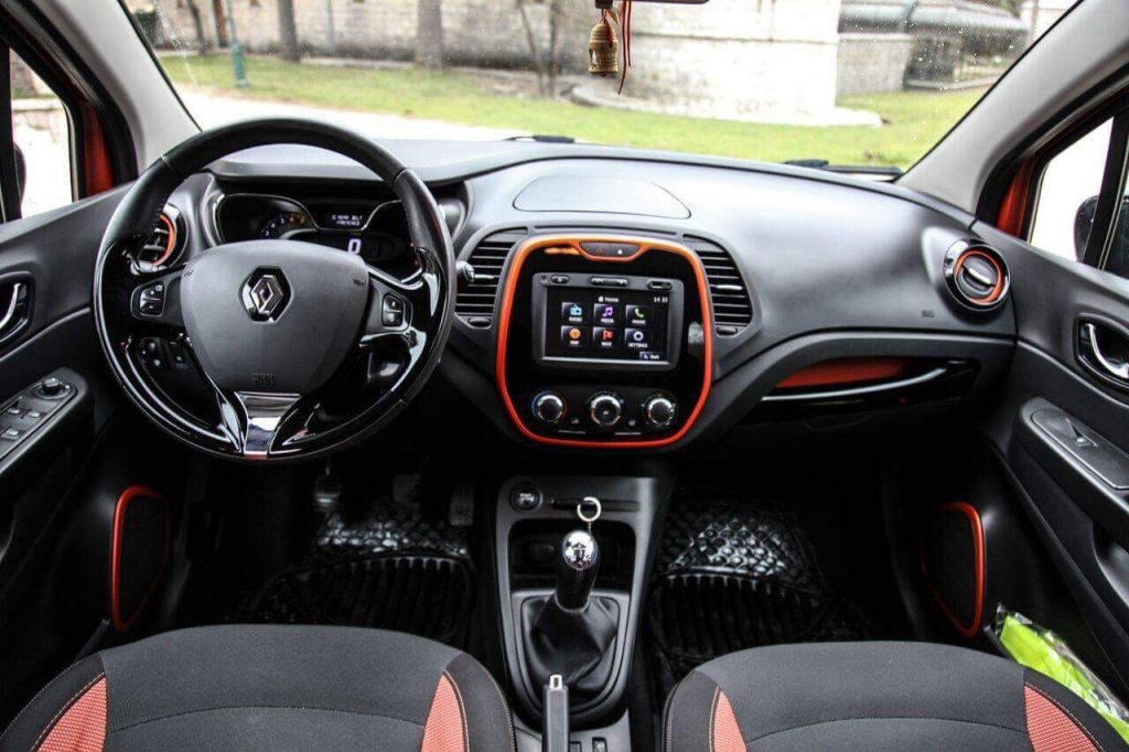 Renault Captur 2015-2018 год или аналог в Черногории