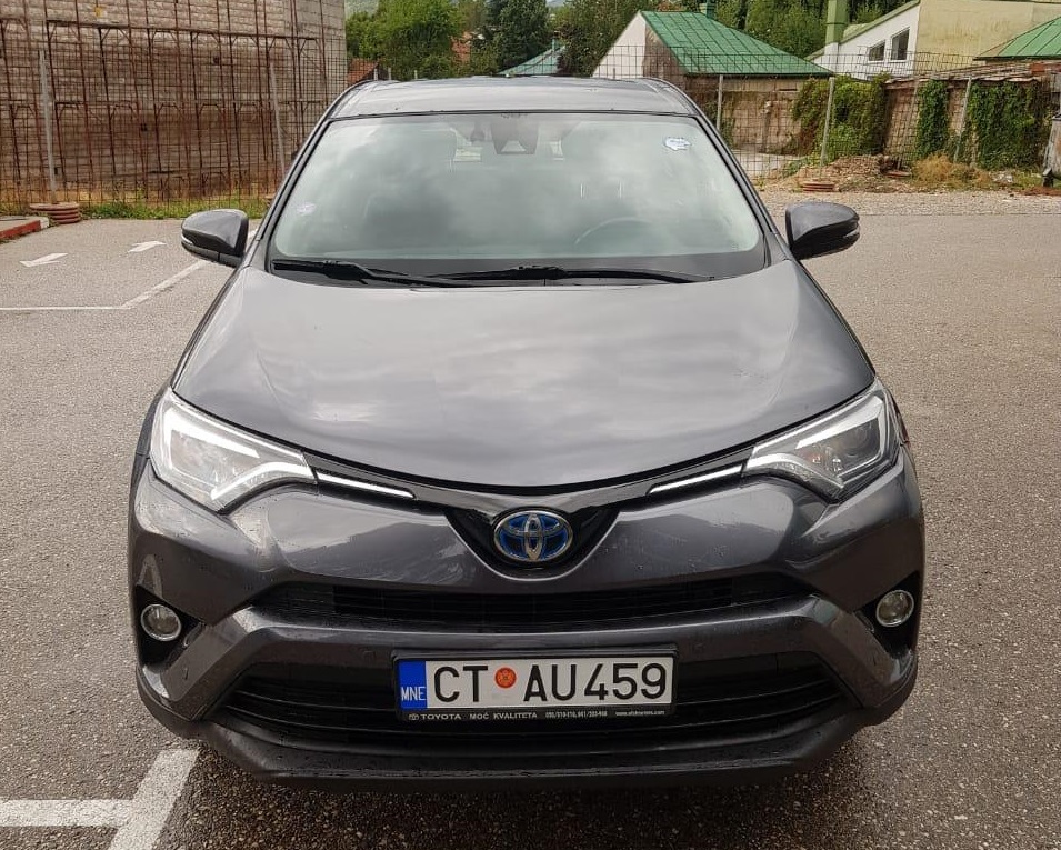 Toyota RAV4 2017-2019 год или аналог в Черногории