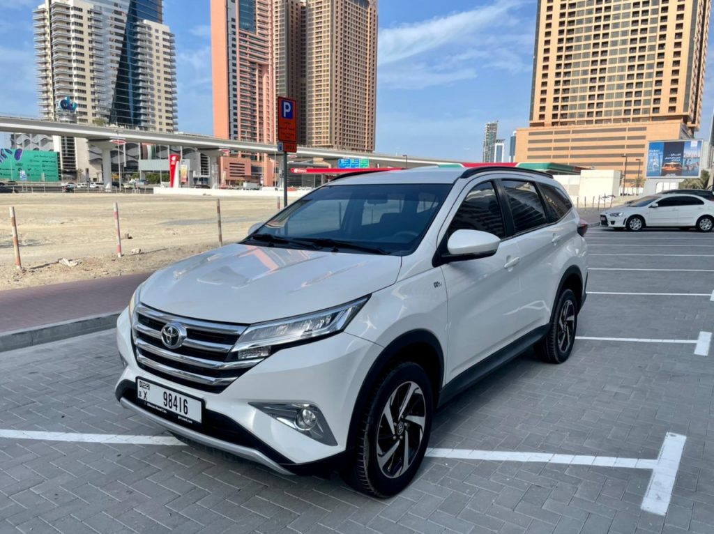 Toyota Rush 2020-2023 год или аналог в Дубаи, ОАЭ