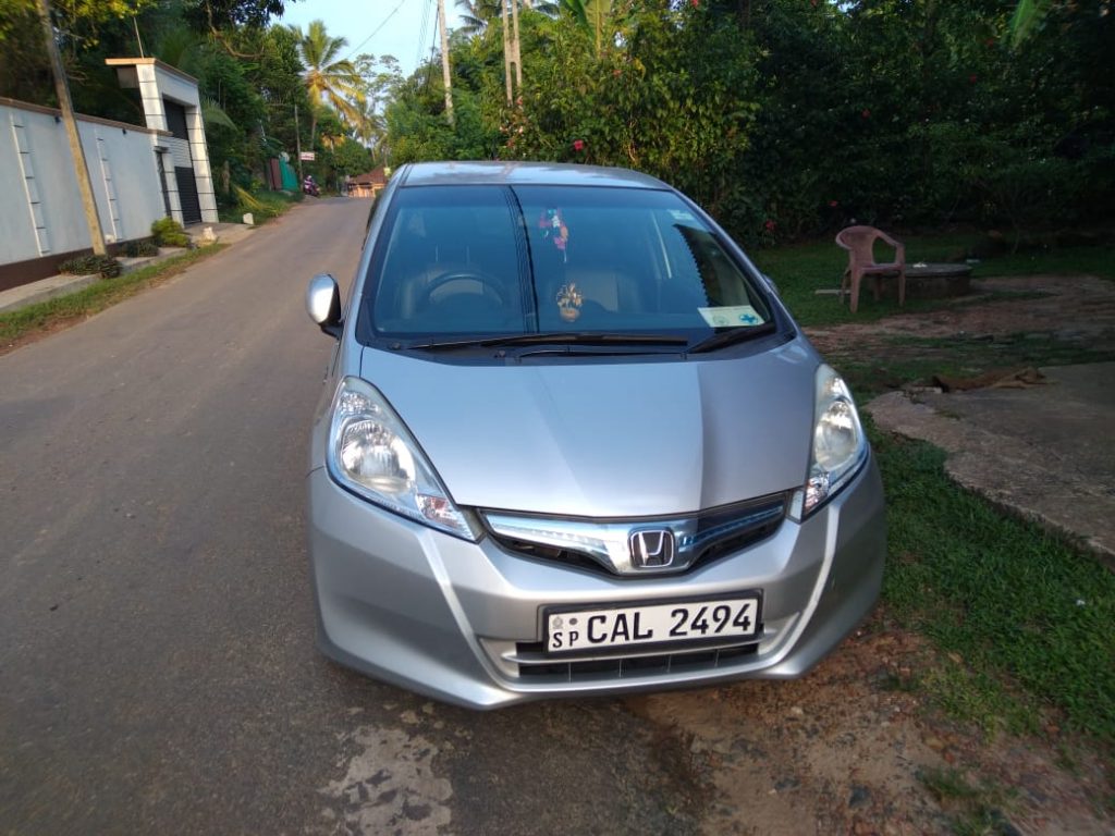 Honda Fit или аналог в Хиккадуве, Шри-Ланка