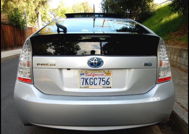 Toyota Prius hybrid 2013-2016 или аналог в Лос Анджелесе, США