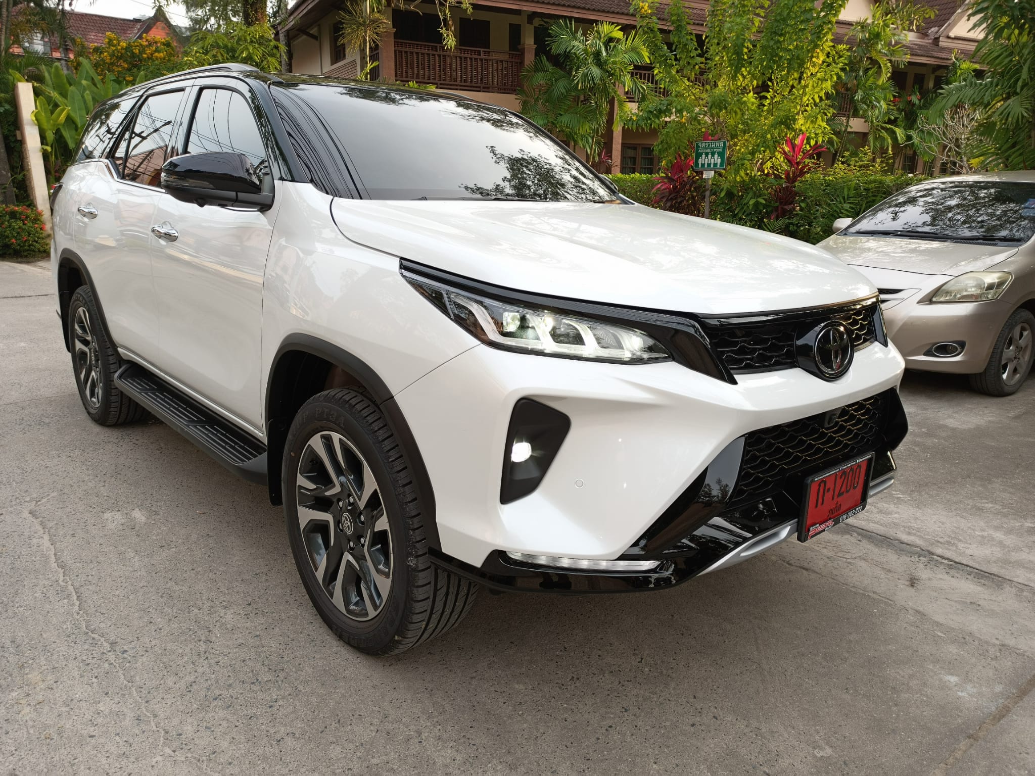 Взять в аренду Toyota Fortuner 7-мест 2022-2023 или аналог на Пхукете,  Таиланд