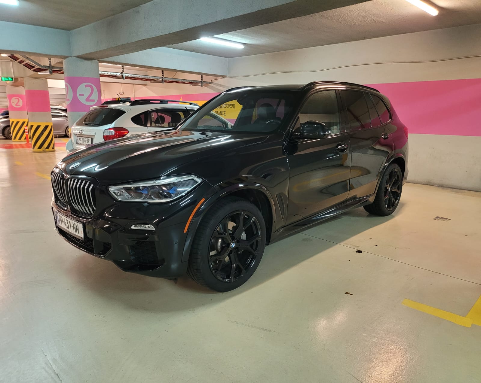 Взять в аренду BMW X5 2020-2021 3.0i или аналог в Тбилиси, Грузия