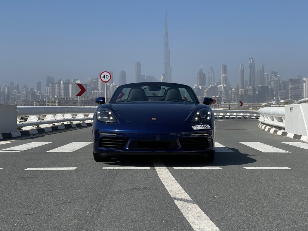 Porsche 718 Boxster 2022-2023 или аналог в Дубаи, ОАЭ