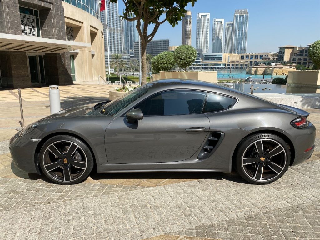 Porsche Cayman 2022-2023 или аналог в Дубаи, ОАЭ