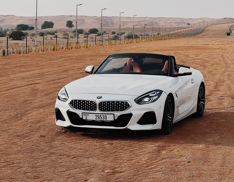 BMW z4 white 2022-2023 или аналог в Дубаи, ОАЭ