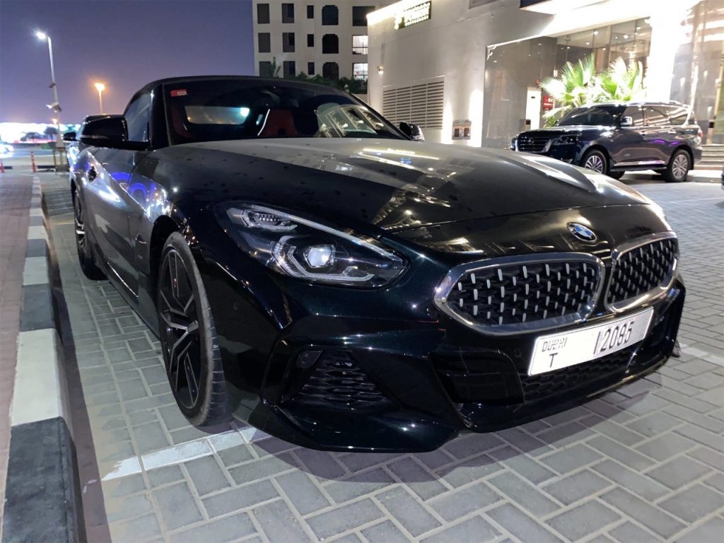 BMW z4 black 2022-2023 или аналог в Дубаи, ОАЭ