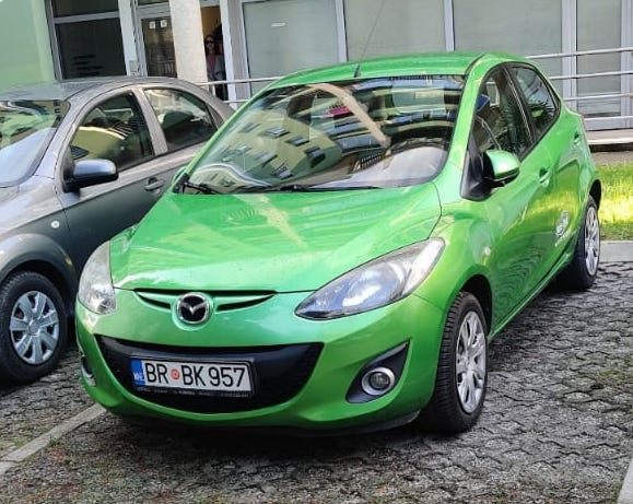 Mazda 2 1,5 бензин автомат или аналог в Черногории
