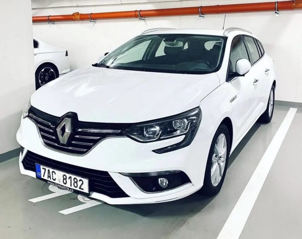 Renault Megane универсал или аналог в Праге, Чехия