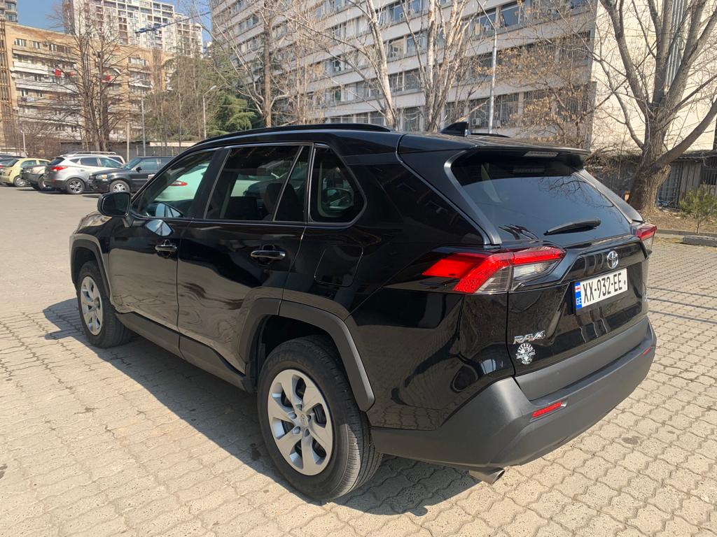 Toyota RAV4 2020-2023 или аналог в Тбилиси, Грузия