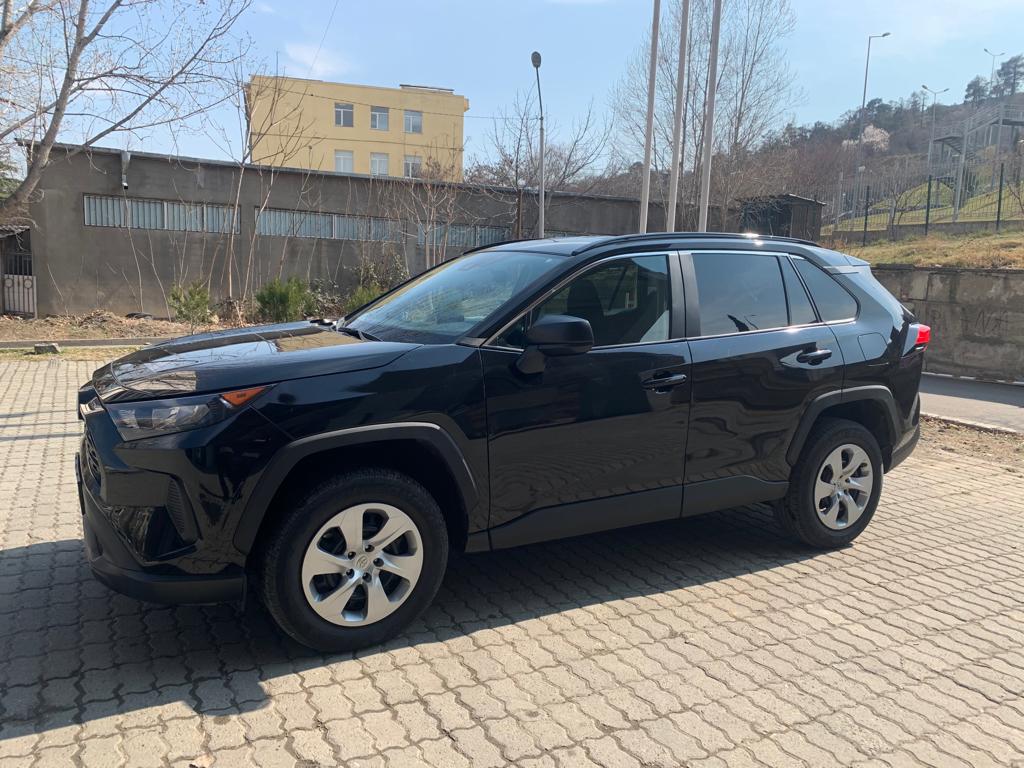 Toyota RAV4 2020-2023 или аналог в Тбилиси, Грузия