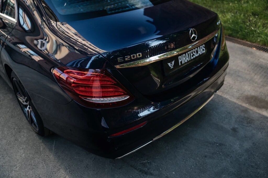 Прокат автомобиля Mercedes-Benz E200
