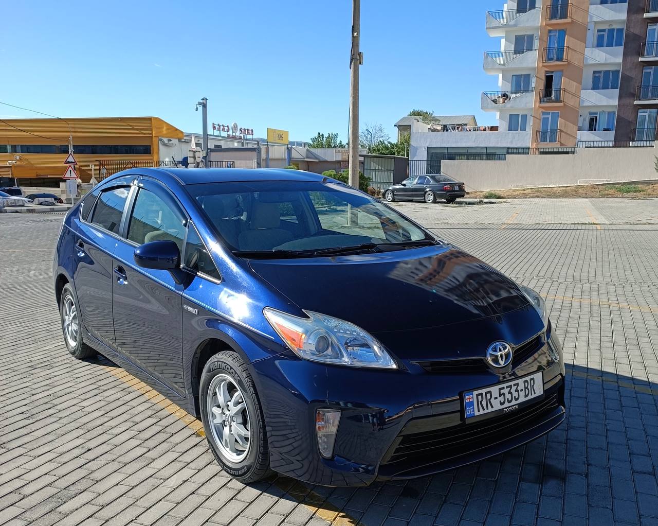 Взять в аренду Toyota Prius гибрид 2012-2015 или аналог в Батуми, Грузия