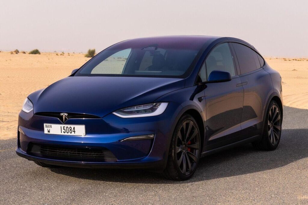 Tesla Model X Plaid 2021-2024 или аналог в Дубаи, ОАЭ