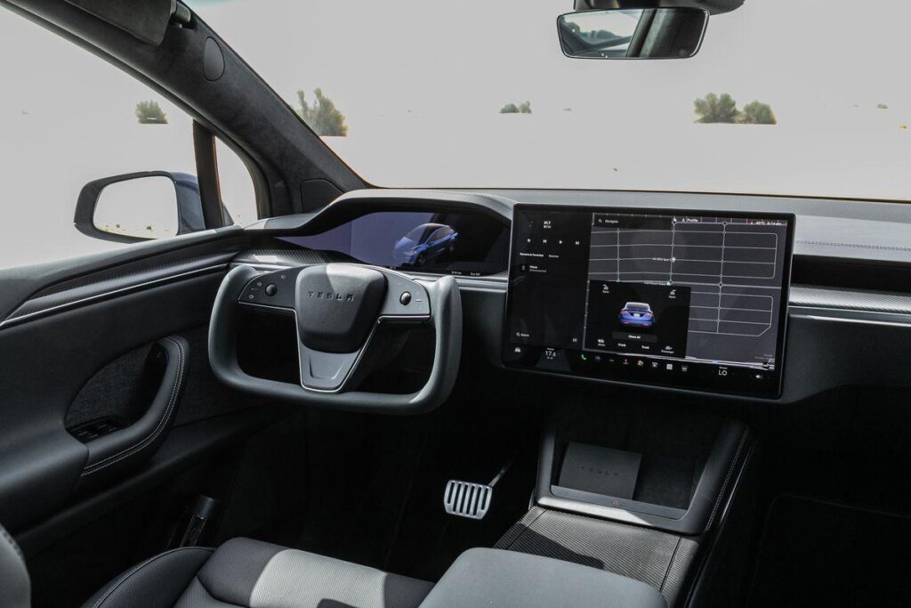 Tesla Model X Plaid 2021-2024 или аналог в Дубаи, ОАЭ