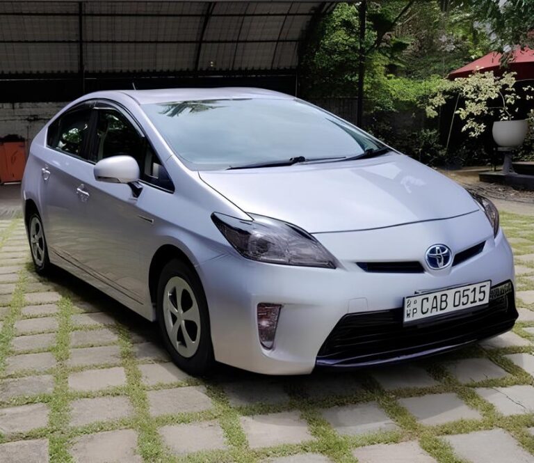 Toyota Prius 2010-2013 или аналог в Шри-Ланке