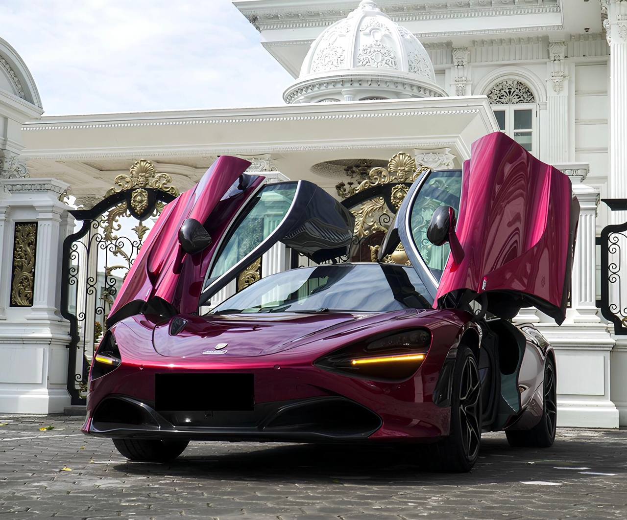 Взять в аренду Mc Laren 720s Red Maroon в Денпасаре, Бали