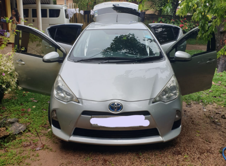 Toyota Aqua Hybrid 2011-2015 или аналог на Шри-Ланке