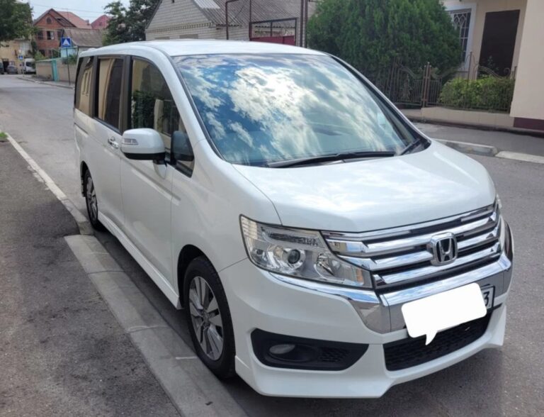 Honda Stepwagon 8 мест 2011-2013 или аналог в Махачкале, Россия