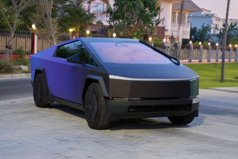 Tesla Cybertruck 2024 в Дубаи, ОАЭ