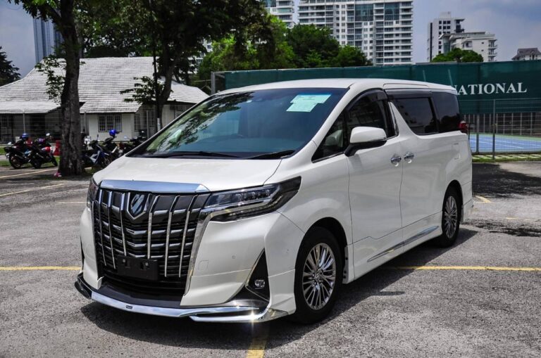 Toyota Alphard 7 мест 2016-2022 или аналог в Куала-Лумпуре, Малайзия