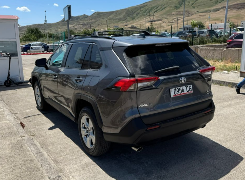 Toyota RAV4 2022-2024 или аналог в Бишкеке, Кыргызстан