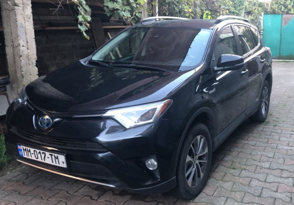 Toyota RAV4 гибрид 2016-2018 или аналог в Батуми, Грузия