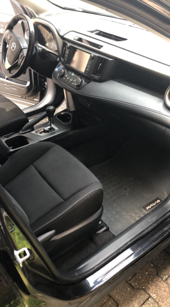 Toyota RAV4 гибрид 2016-2018 или аналог в Батуми, Грузия