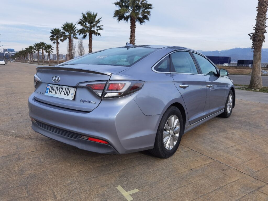Hyundai Sonata гибрид автомат 2014-2016 или аналог в Батуми, Грузия