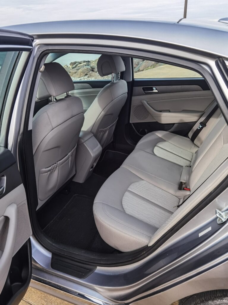 Hyundai Sonata гибрид автомат 2014-2016 или аналог в Батуми, Грузия