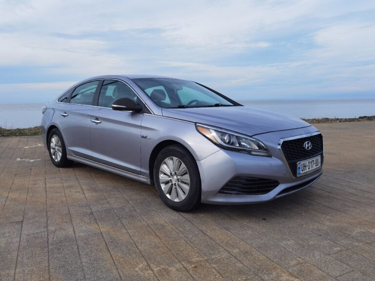 Hyundai Sonata гибрид автомат 2014-2016 или аналог в Батуми, Грузия