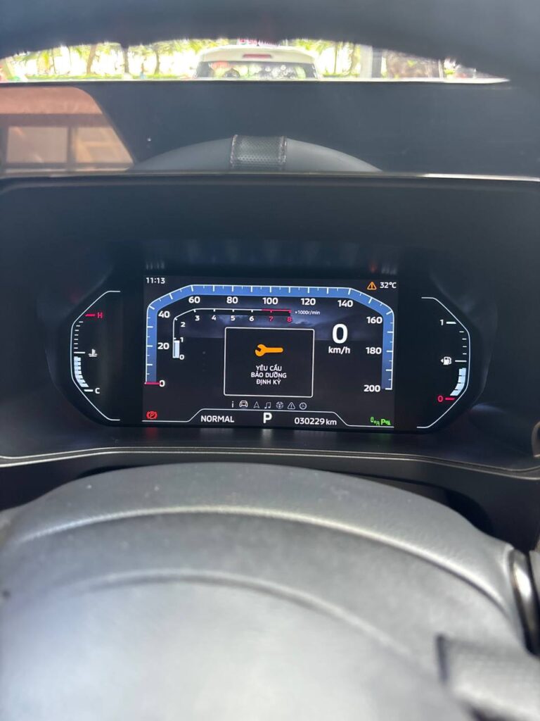 Mitsubishi X-Force Gray 2023-2025 или аналог в Нячанге, Вьетнам