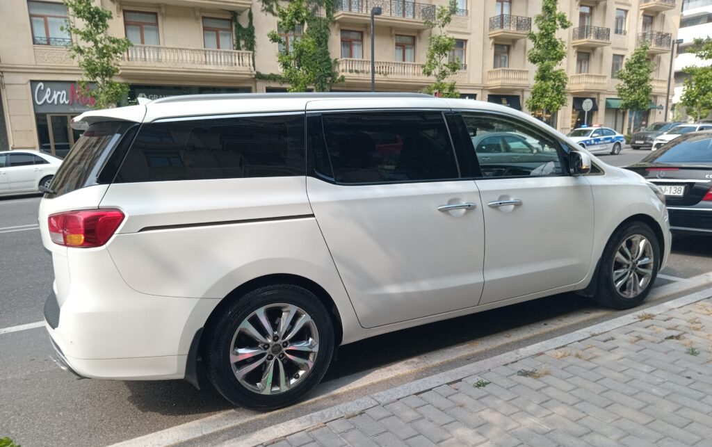 Kia Carnival (2014-2019) или аналог в Баку, Азербайджан