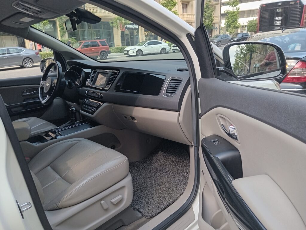 Kia Carnival (2014-2019) или аналог в Баку, Азербайджан