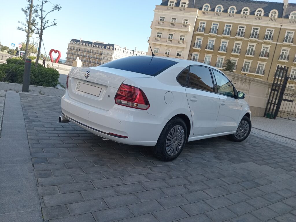 Volkswagen Polo (2013-2020), Nissan Sunny (2013-2019), Hyundai Accent (2012-2016), Kia Rio (2012-2016) или аналог в Баку, Азербайджан