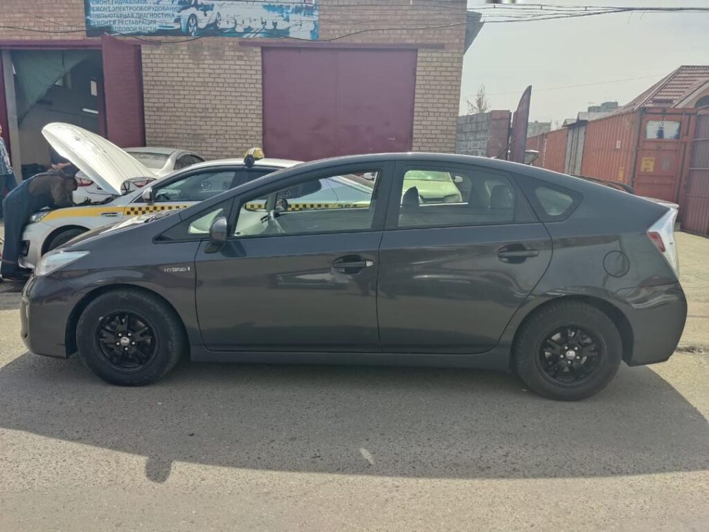 Toyota Prius гибрид 2014-2016 или аналог в Бишкеке, Кыргызстан
