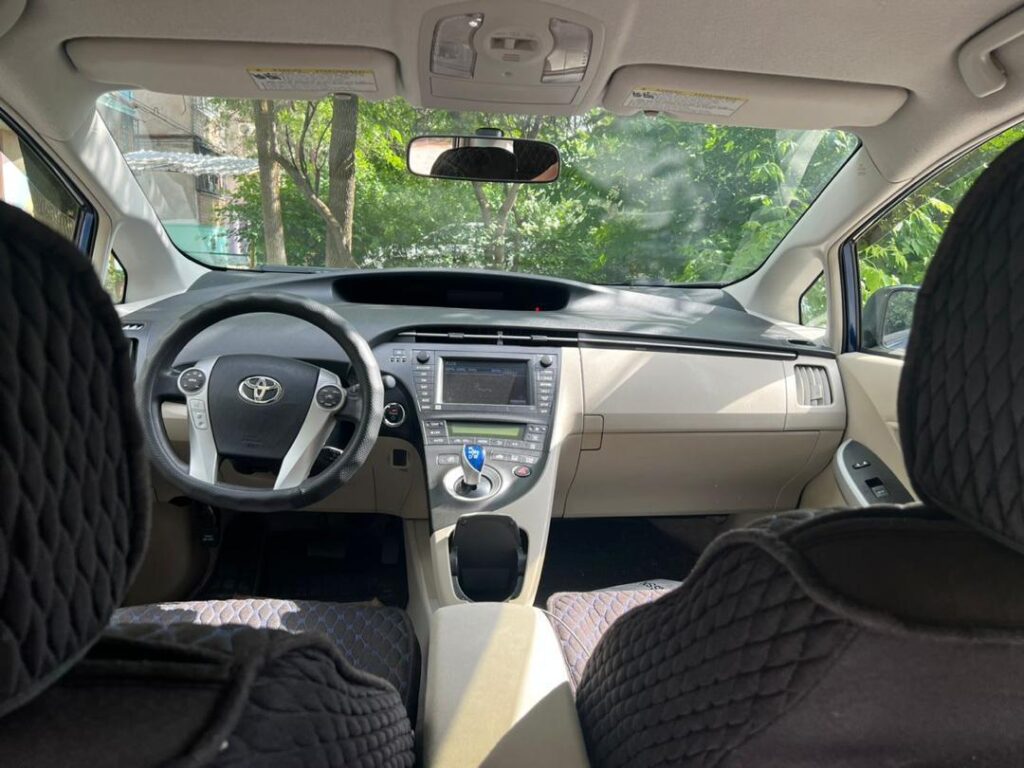 Toyota Prius гибрид 2014-2016 или аналог в Бишкеке, Кыргызстан