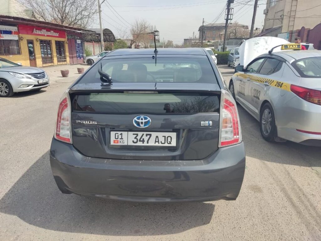 Toyota Prius гибрид 2014-2016 или аналог в Бишкеке, Кыргызстан