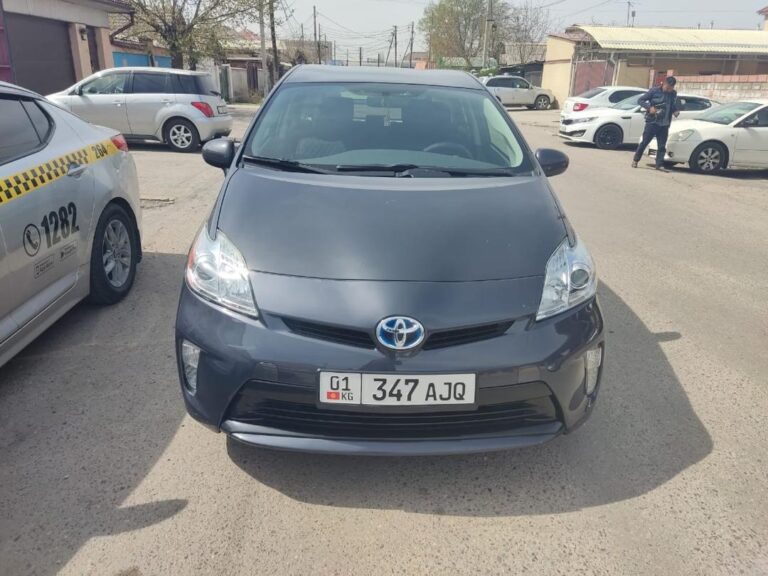 Toyota Prius гибрид 2014-2016 или аналог в Бишкеке, Кыргызстан