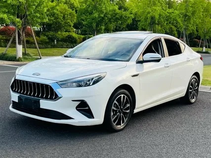 JAC J7 автомат 2022-2024 или аналог в Дубаи, ОАЭ