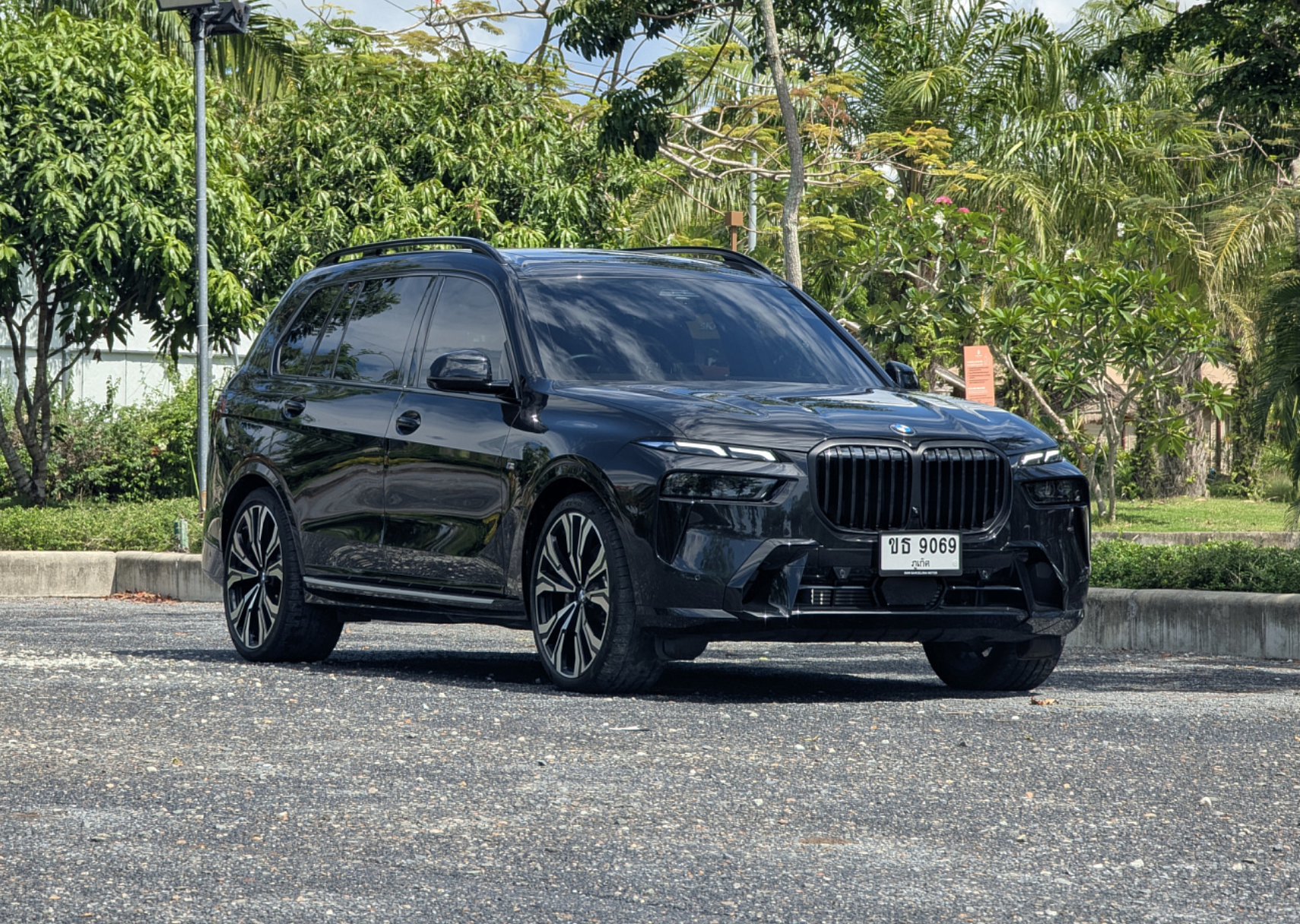 BMW X7 xDrive 40d M Black 2023 или аналог на Пхукете, Таиланд
