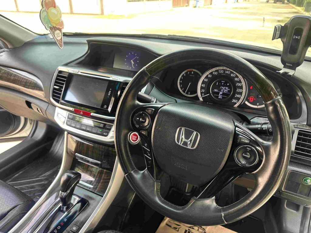 Honda Accord White 2015-2016 или аналог в Паттайе, Таиланд