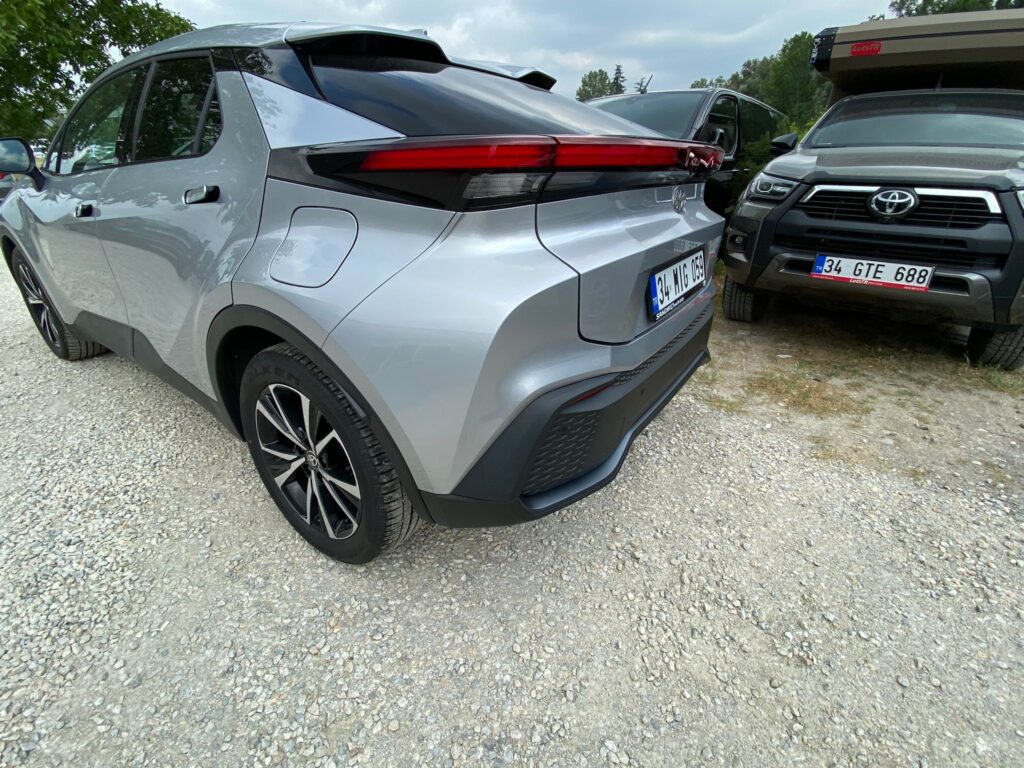 Toyota C-HR 2024-2025 или аналог в Стамбуле и Анталии, Турция