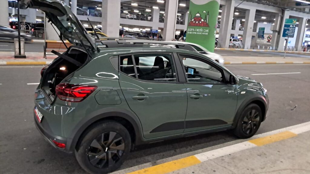 Dacia Sandero 2024-2025 или аналог в Стамбуле и Анталии, Турция