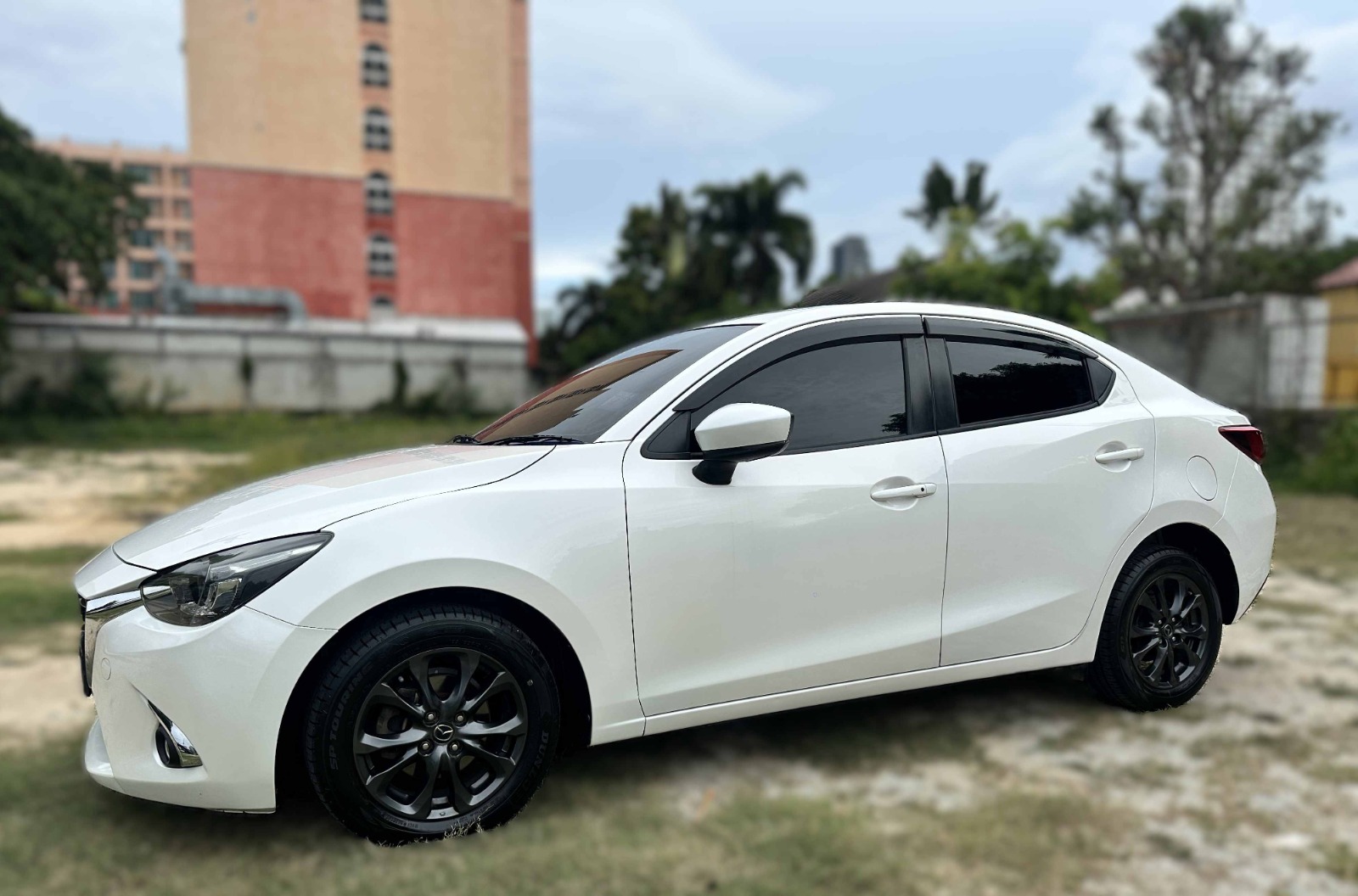 Mazda 2 White 2018-2021 или аналог в Паттайе, Таиланд